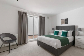 Elegant Two-Bedroom Apartment Near Harrods